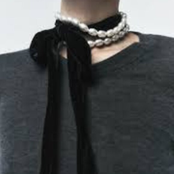 Zara Pearl Velvet Choker - Picture 10 of 10